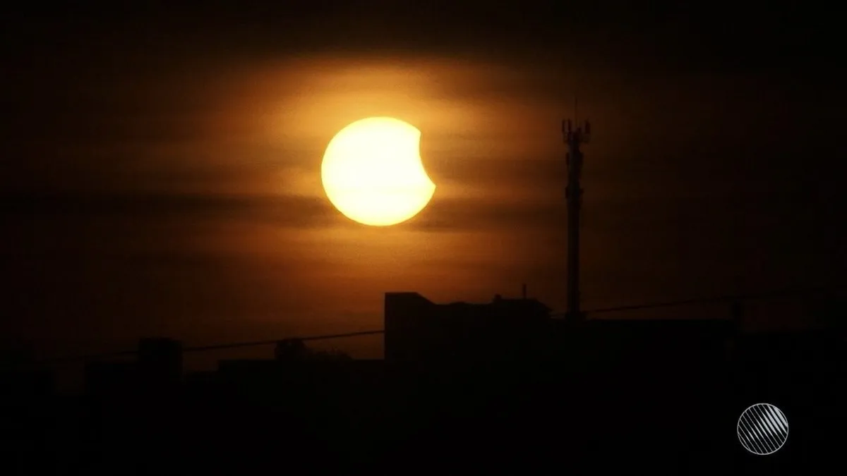 veja fotos ineditas do eclipse em salvador entenda fenomeno