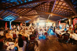 brasilidade na gastronomia recobre porto seguro com a abertura do 4o festival raizes